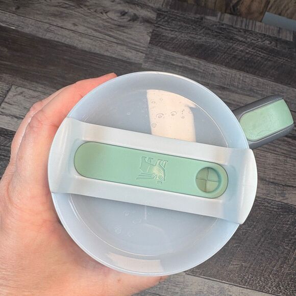 Stanley Quencher H2.0 Tumbler – gray 30 ozs - Picture 2 of 5